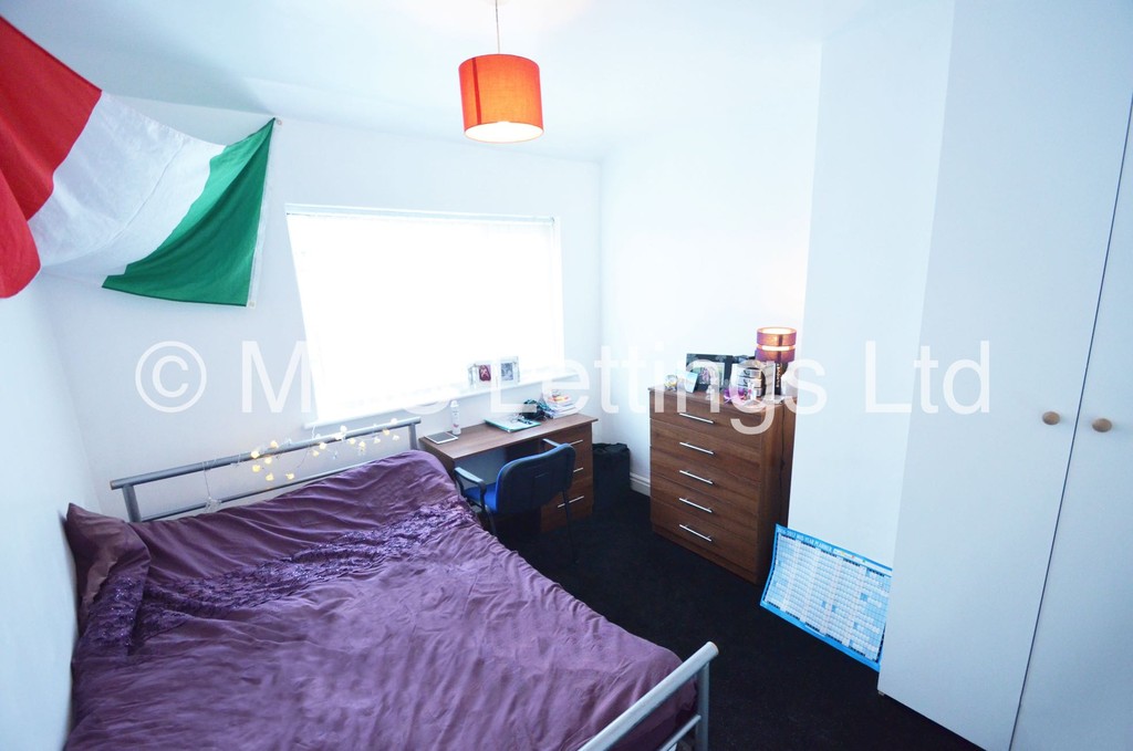Photo of 2 Bedroom Mid Terraced House in 9 Park View Avenue, Leeds, LS4 2LH
