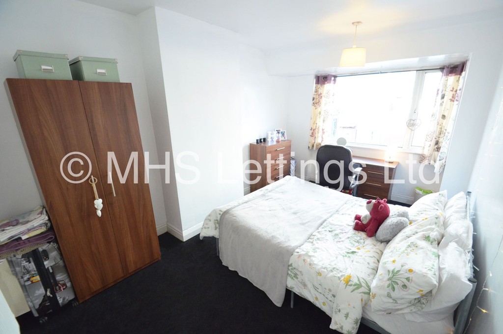 Photo of 2 Bedroom Mid Terraced House in 9 Park View Avenue, Leeds, LS4 2LH