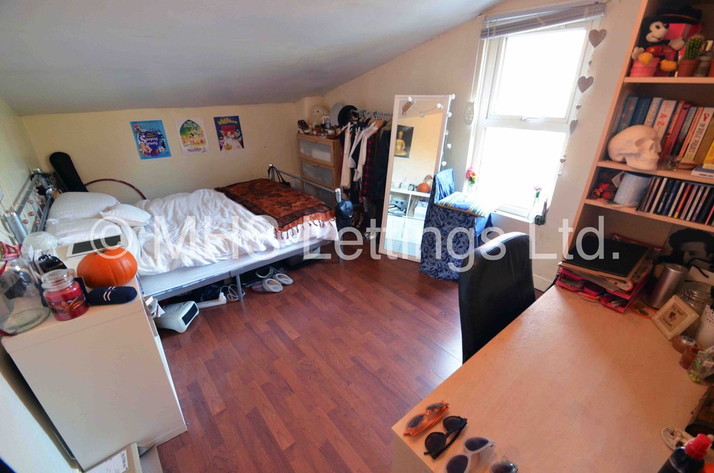 Photo of 5 Bedroom End Terraced House in 5 Raven Road, Leeds, LS6 1DA