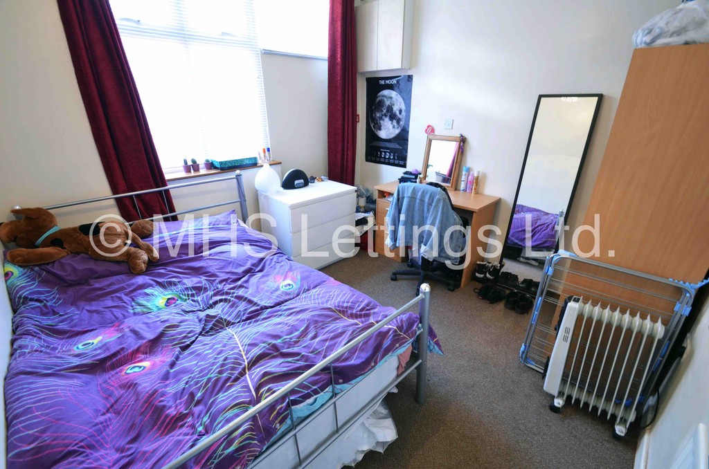Photo of 5 Bedroom End Terraced House in 5 Raven Road, Leeds, LS6 1DA