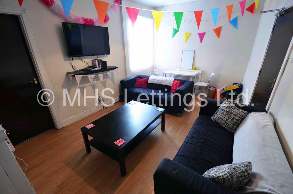 Photo of 5 Bedroom End Terraced House in 5 Raven Road, Leeds, LS6 1DA
