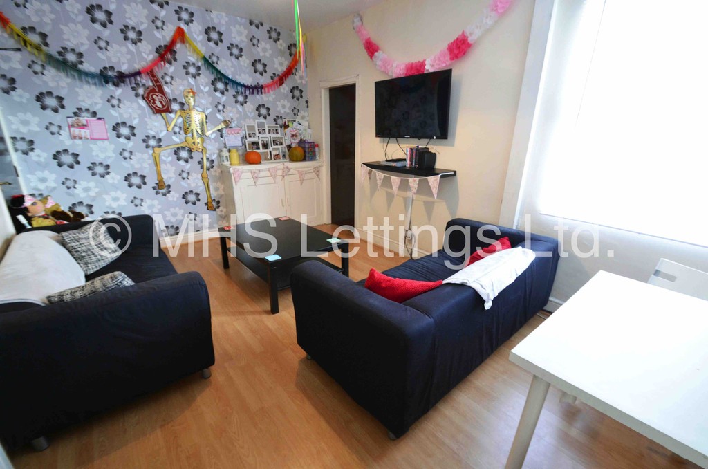 Photo of 5 Bedroom End Terraced House in 5 Raven Road, Leeds, LS6 1DA