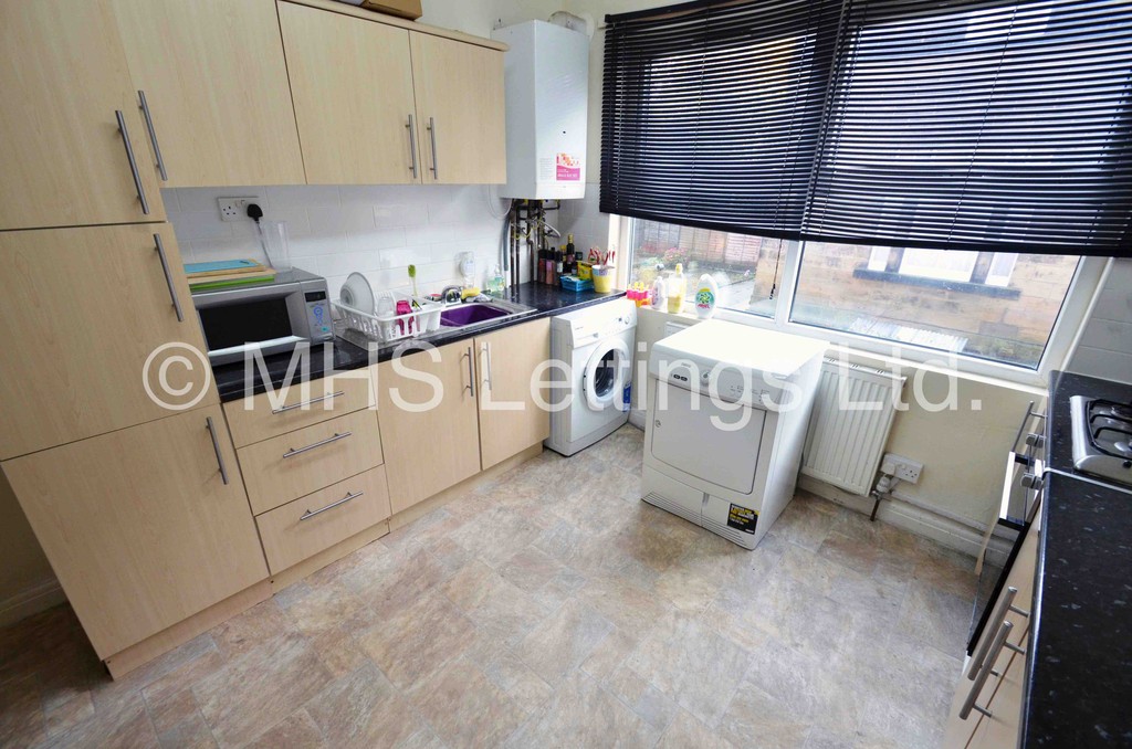 Photo of 5 Bedroom End Terraced House in 5 Raven Road, Leeds, LS6 1DA