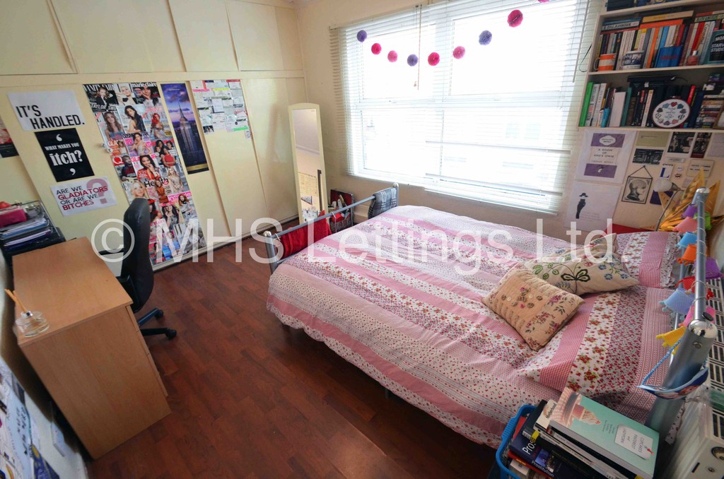 Photo of 5 Bedroom End Terraced House in 5 Raven Road, Leeds, LS6 1DA