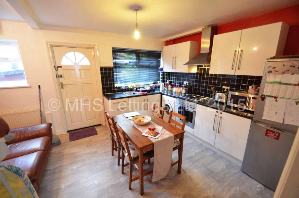 Photo of 2 Bedroom Mid Terraced House in 15 Park View Avenue, Leeds, LS4 2LH