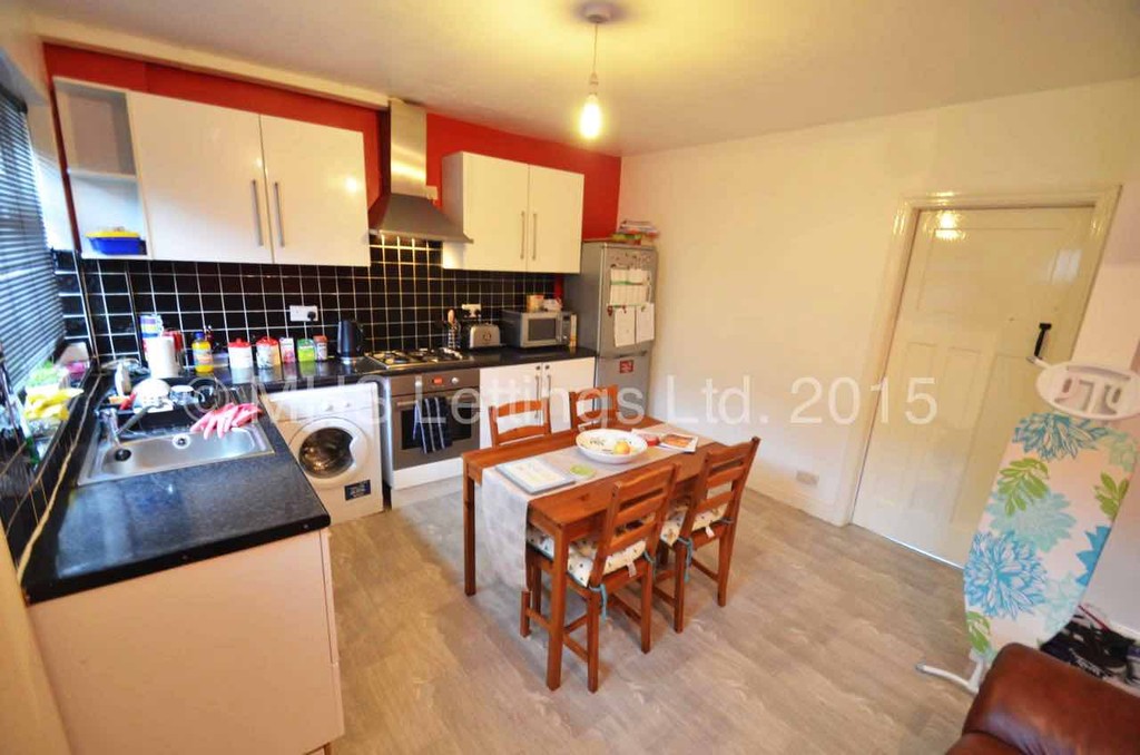 Photo of 2 Bedroom Mid Terraced House in 15 Park View Avenue, Leeds, LS4 2LH