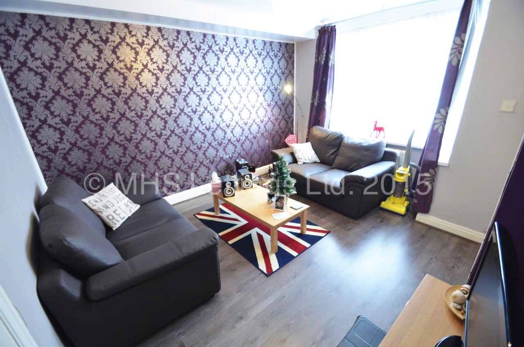 Photo of 2 Bedroom Mid Terraced House in 15 Park View Avenue, Leeds, LS4 2LH