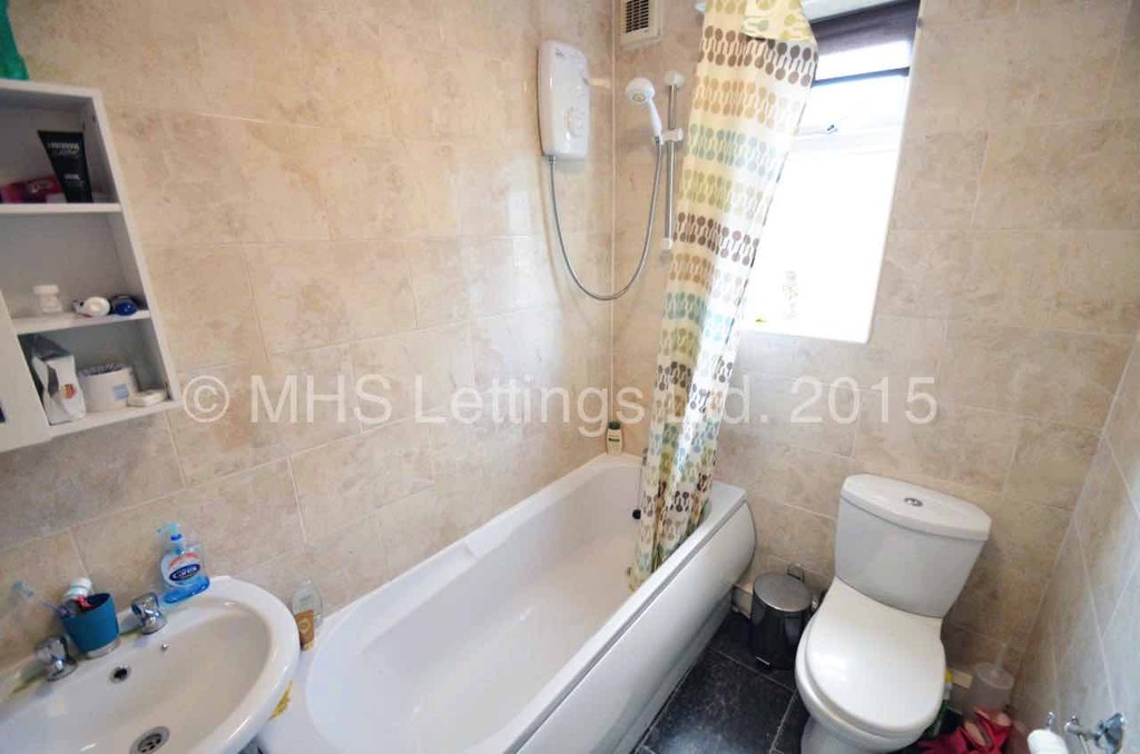 Photo of 2 Bedroom Mid Terraced House in 15 Park View Avenue, Leeds, LS4 2LH
