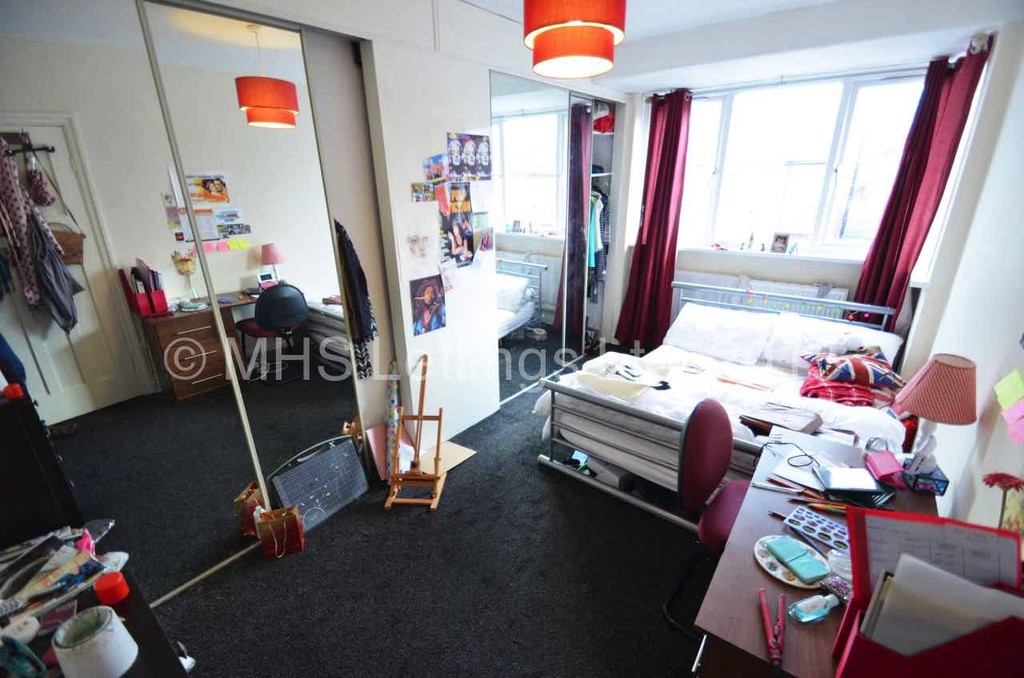 Photo of 2 Bedroom Mid Terraced House in 15 Park View Avenue, Leeds, LS4 2LH