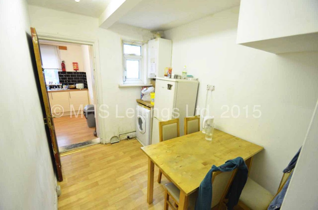Photo of 3 Bedroom Mid Terraced House in 26 Park View Avenue, Leeds, LS4 2LH