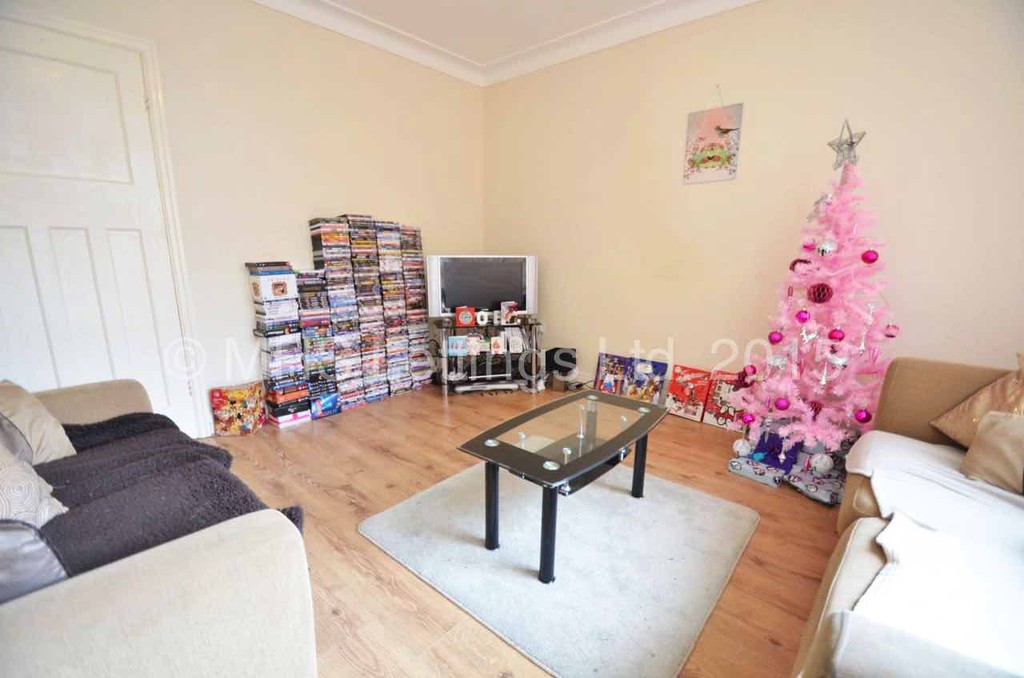 Photo of 2 Bedroom Mid Terraced House in 20 Park View Avenue, Leeds, LS4 2LH