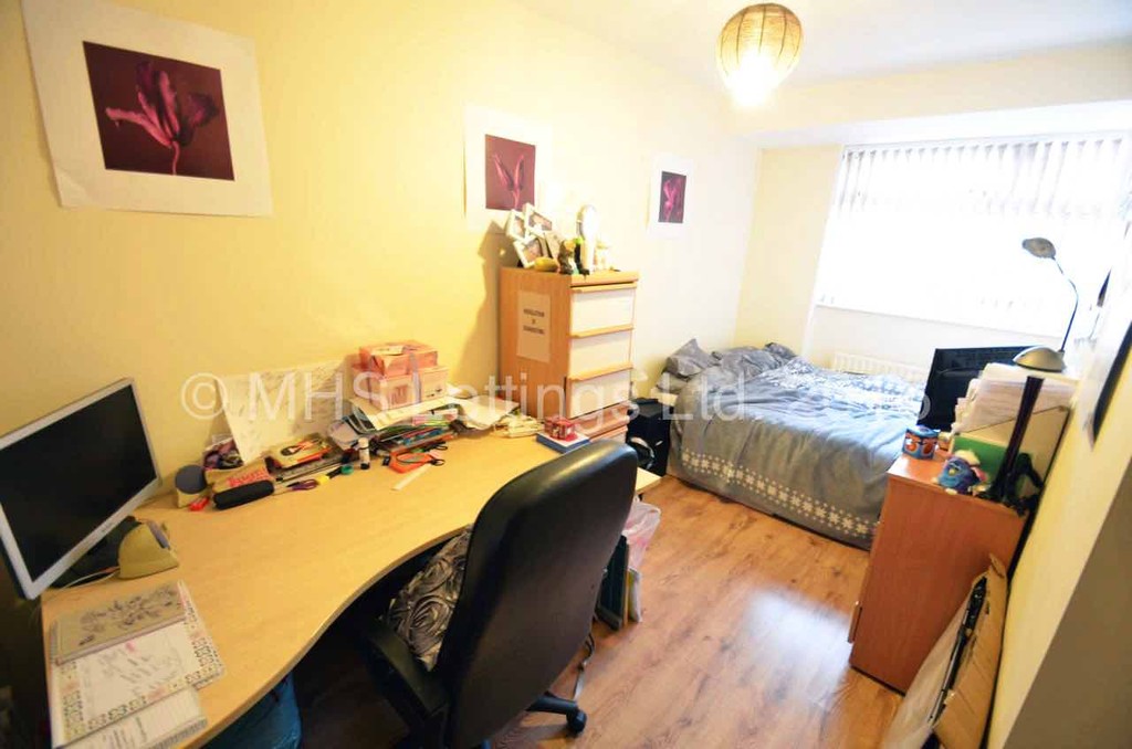 Photo of 2 Bedroom Mid Terraced House in 20 Park View Avenue, Leeds, LS4 2LH