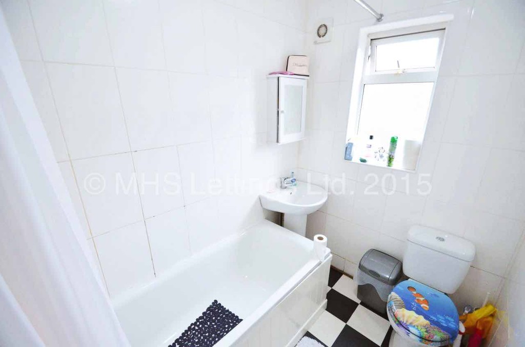 Photo of 2 Bedroom Mid Terraced House in 20 Park View Avenue, Leeds, LS4 2LH