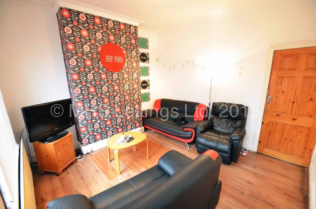 Photo of 4 Bedroom Mid Terraced House in 85 Harold Grove, Leeds, LS6 1LB