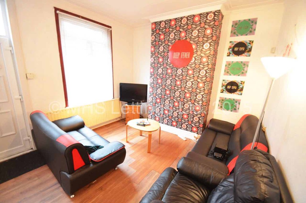Photo of 4 Bedroom Mid Terraced House in 85 Harold Grove, Leeds, LS6 1LB
