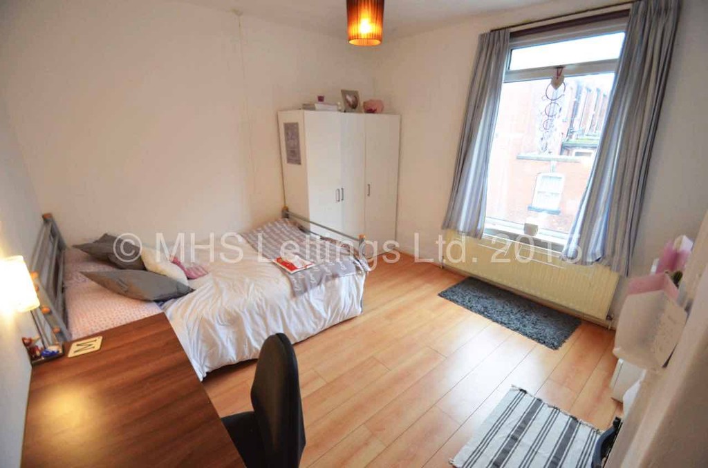 Photo of 4 Bedroom Mid Terraced House in 85 Harold Grove, Leeds, LS6 1LB