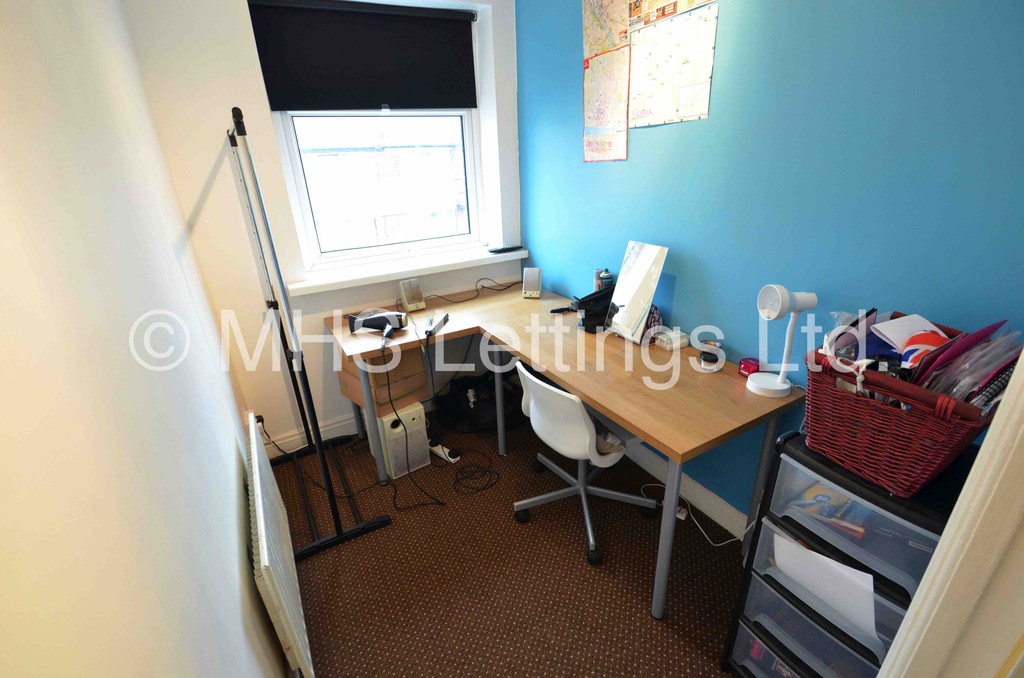 Photo of 2 Bedroom Mid Terraced House in 5 Park View Avenue, Leeds, LS4 2LH