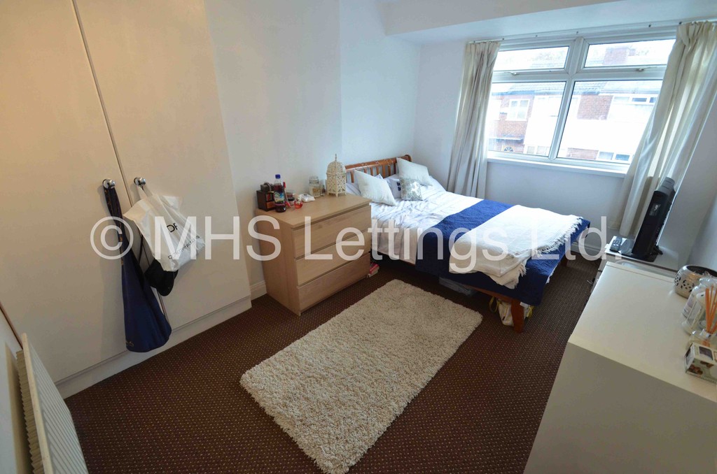 Photo of 2 Bedroom Mid Terraced House in 5 Park View Avenue, Leeds, LS4 2LH