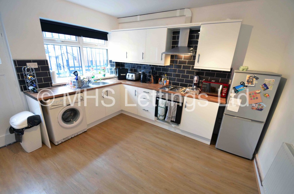 Photo of 2 Bedroom Mid Terraced House in 5 Park View Avenue, Leeds, LS4 2LH