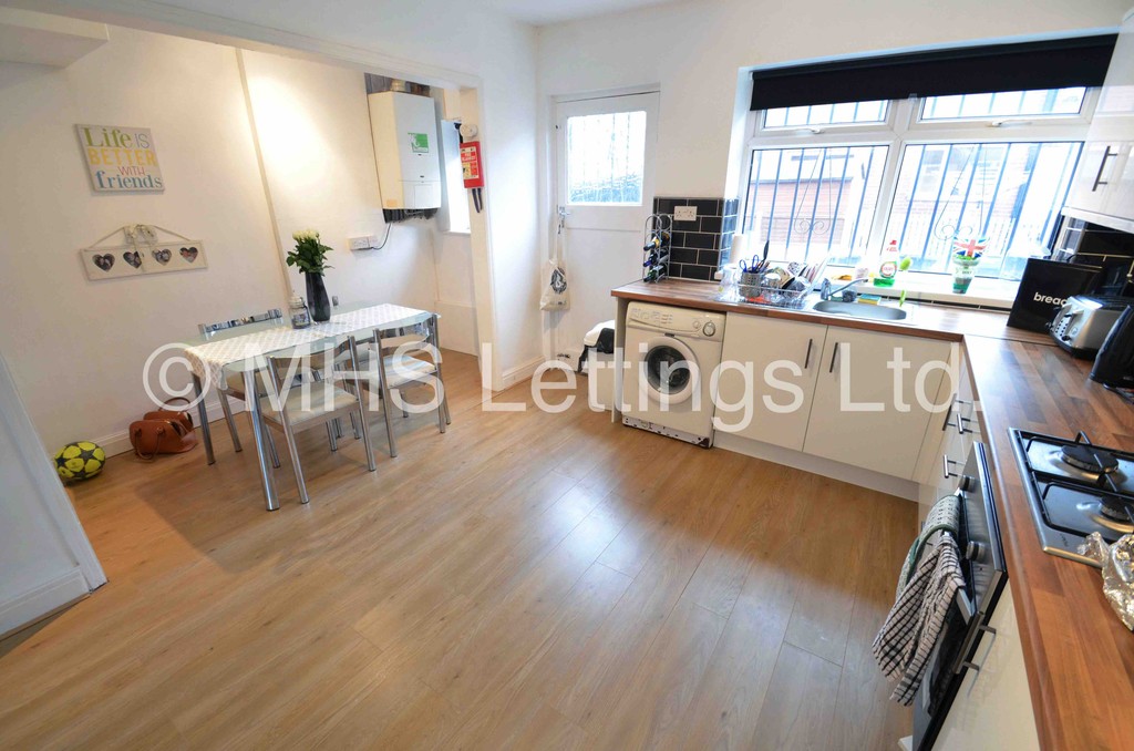 Photo of 2 Bedroom Mid Terraced House in 5 Park View Avenue, Leeds, LS4 2LH