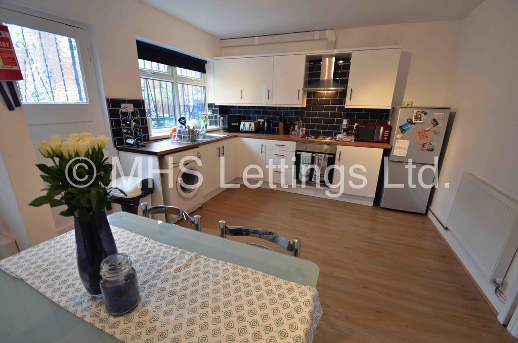 Photo of 2 Bedroom Mid Terraced House in 5 Park View Avenue, Leeds, LS4 2LH