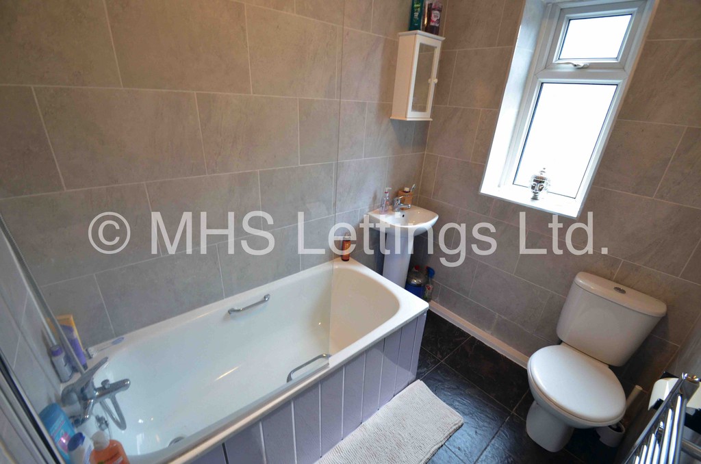 Photo of 2 Bedroom Mid Terraced House in 5 Park View Avenue, Leeds, LS4 2LH