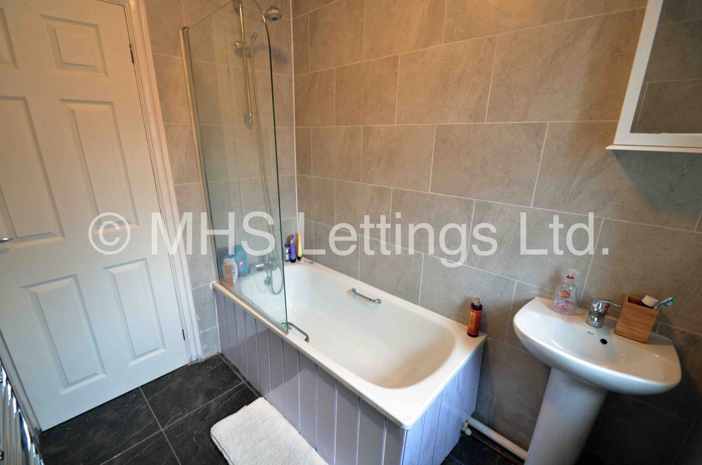 Photo of 2 Bedroom Mid Terraced House in 5 Park View Avenue, Leeds, LS4 2LH