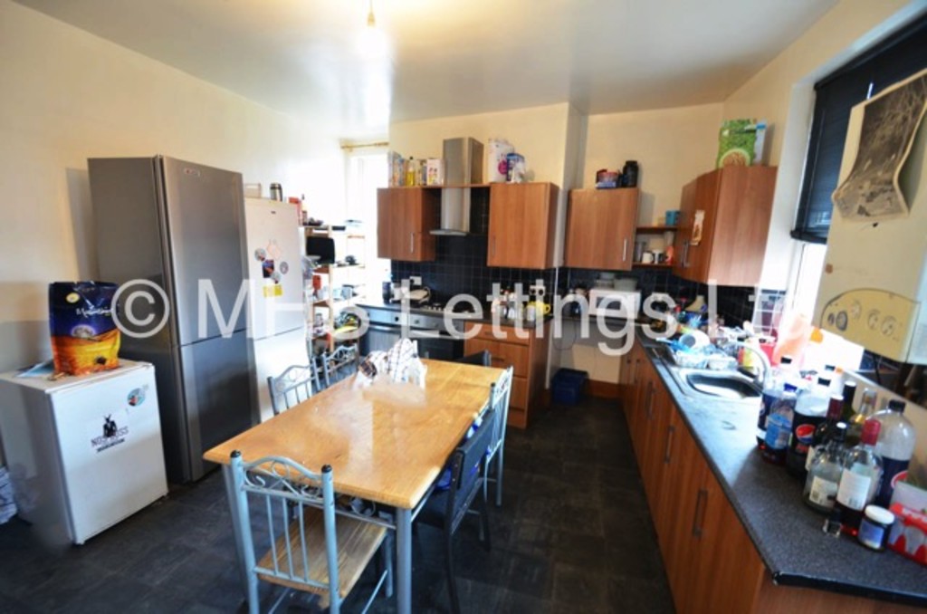 Photo of 8 Bedroom End Terraced House in 1 Hill Top Street, Leeds, LS6 1NW