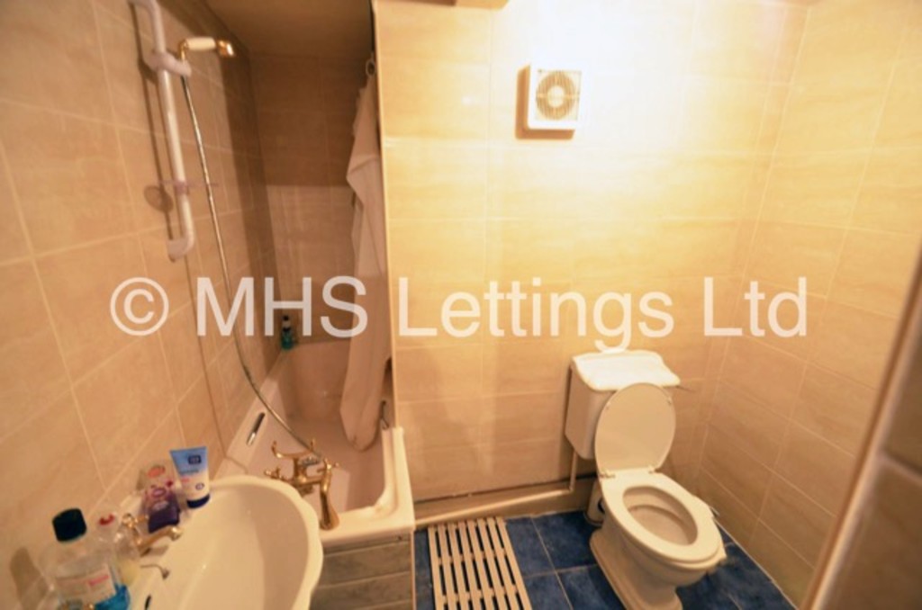 Photo of 8 Bedroom End Terraced House in 1 Hill Top Street, Leeds, LS6 1NW