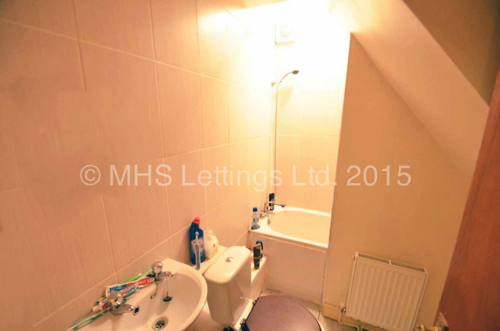 Photo of 6 Bedroom Mid Terraced House in 9 Beamsley Terrace, Leeds, LS6 1LP