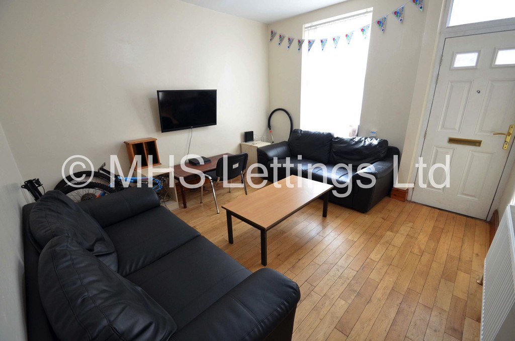 Photo of 6 Bedroom Mid Terraced House in 9 Beamsley Terrace, Leeds, LS6 1LP