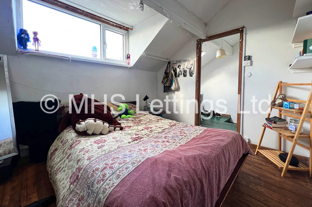 Photo of 2 Bedroom Mid Terraced House in 20 Thornville Terrace, Leeds, LS6 1JT