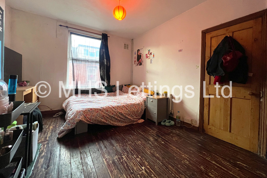 Photo of 2 Bedroom Mid Terraced House in 20 Thornville Terrace, Leeds, LS6 1JT