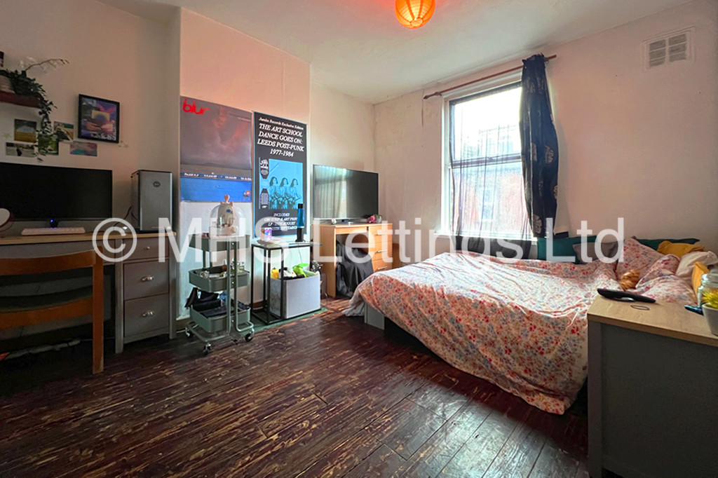 Photo of 2 Bedroom Mid Terraced House in 20 Thornville Terrace, Leeds, LS6 1JT