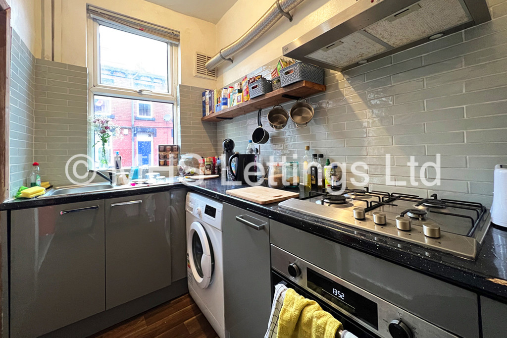 Photo of 2 Bedroom Mid Terraced House in 20 Thornville Terrace, Leeds, LS6 1JT