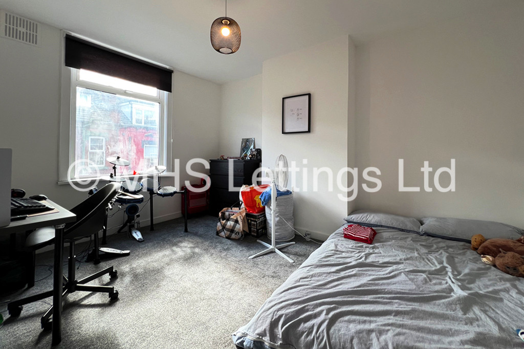 Photo of 2 Bedroom Mid Terraced House in 42 Harold Street, Leeds, LS6 1PL
