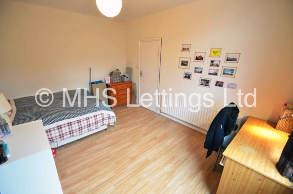 Photo of 2 Bedroom Mid Terraced House in 42 Harold Street, Leeds, LS6 1PL