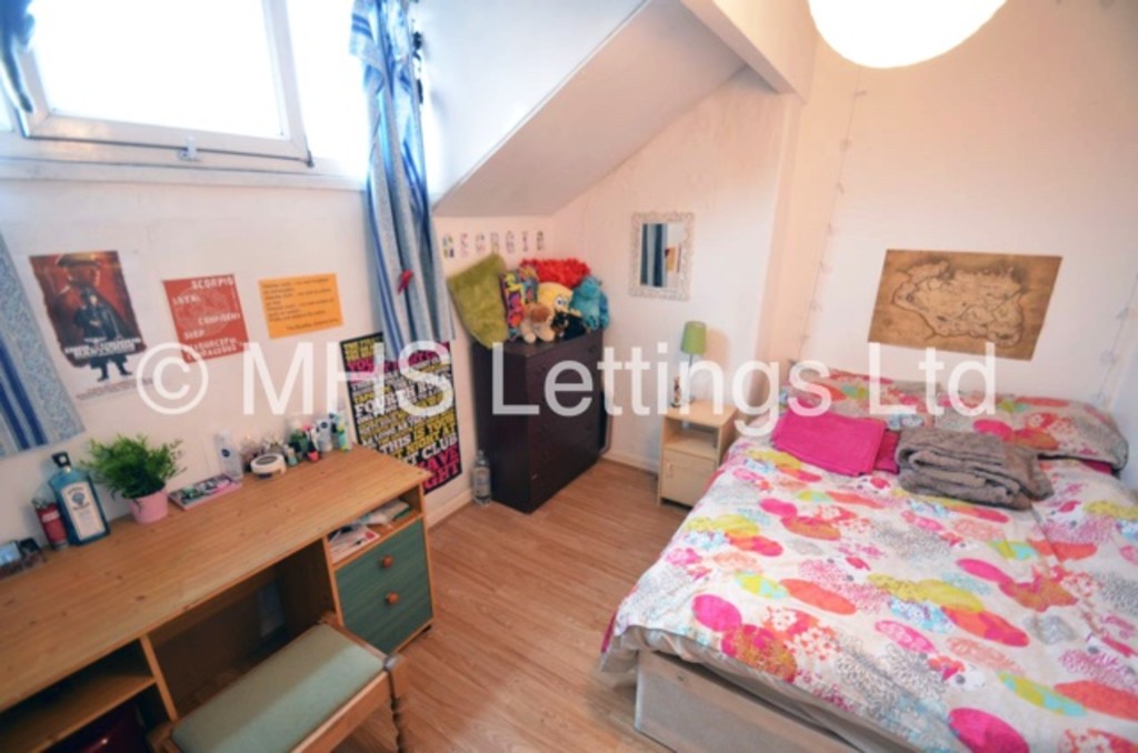Photo of 2 Bedroom Mid Terraced House in 42 Harold Street, Leeds, LS6 1PL