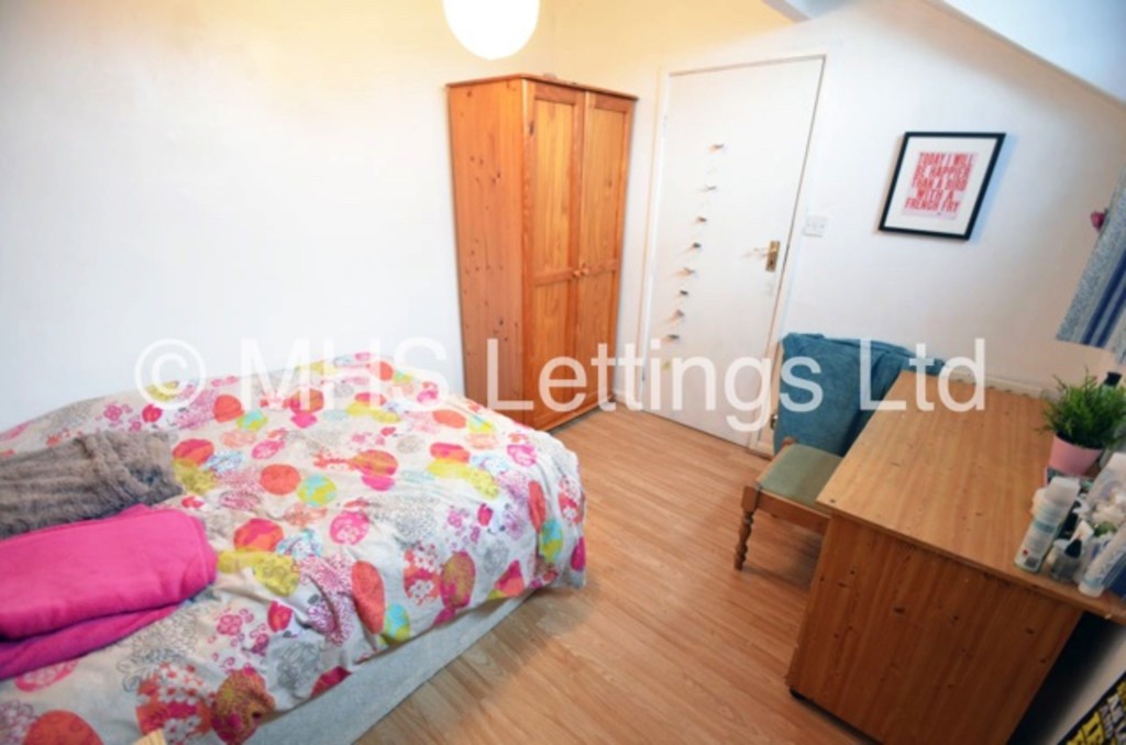 Photo of 2 Bedroom Mid Terraced House in 42 Harold Street, Leeds, LS6 1PL