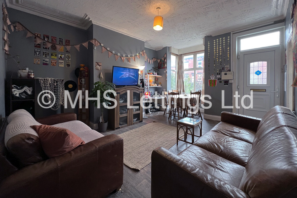 Photo of 4 Bedroom Mid Terraced House in 8 Royal Park Mount, Leeds, LS6 1HL