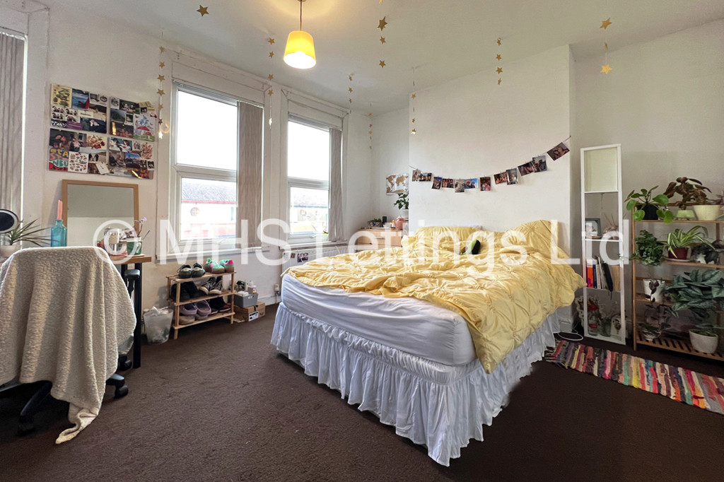 Photo of 5 Bedroom Mid Terraced House in 20 Walmsley Road, Leeds, LS6 1NG