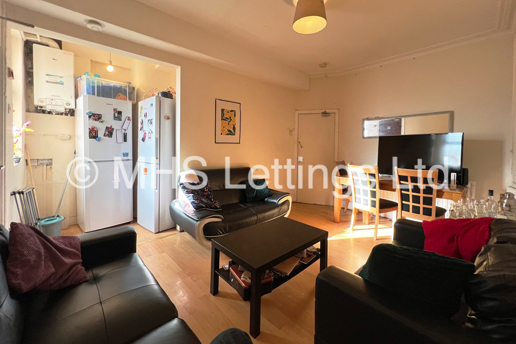 Photo of 5 Bedroom Mid Terraced House in 20 Walmsley Road, Leeds, LS6 1NG