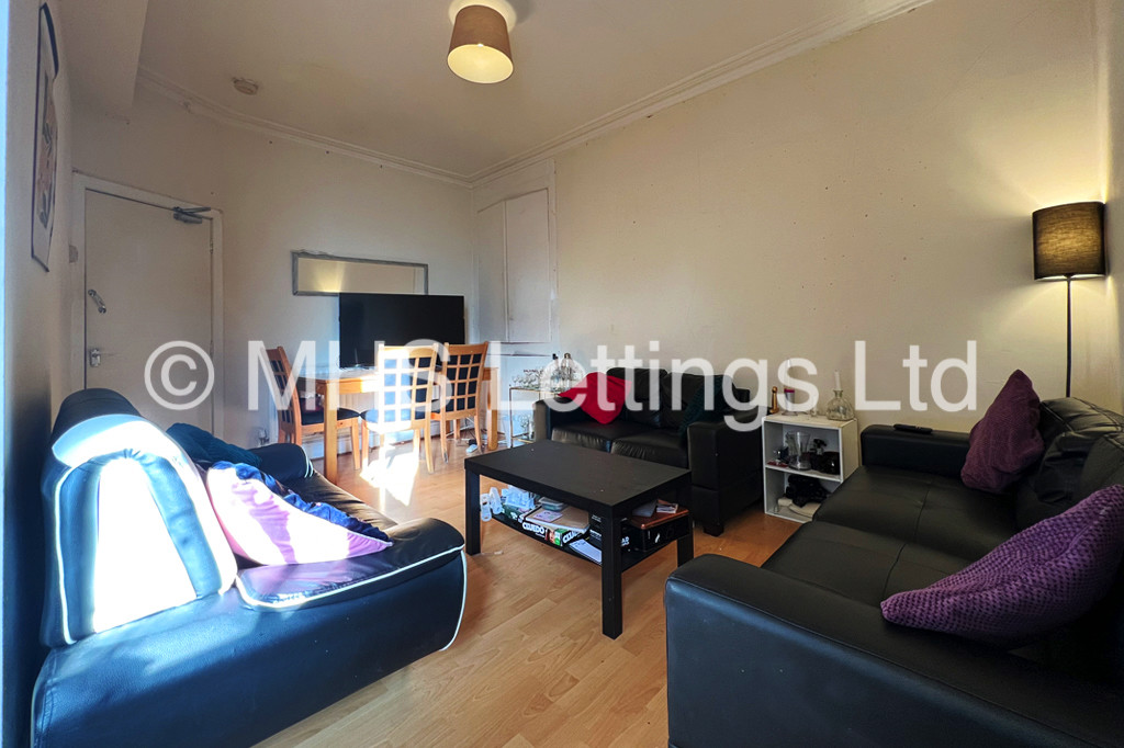 Photo of 5 Bedroom Mid Terraced House in 20 Walmsley Road, Leeds, LS6 1NG
