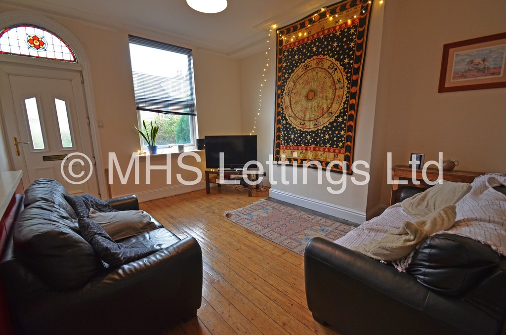 Photo of 3 Bedroom Mid Terraced House in 31 Haddon Avenue, Leeds, LS4 2JF