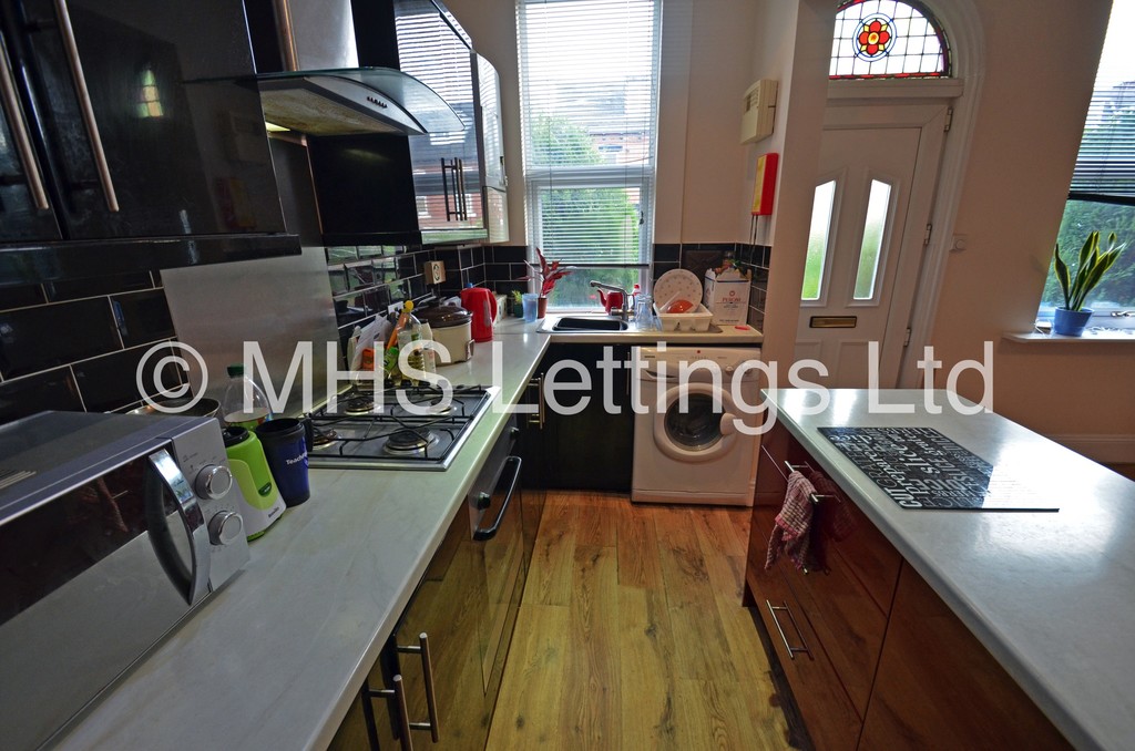 Photo of 3 Bedroom Mid Terraced House in 31 Haddon Avenue, Leeds, LS4 2JF