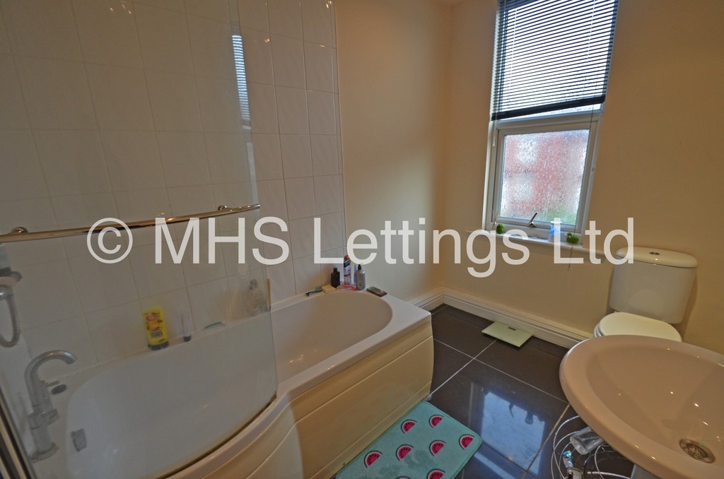 Photo of 3 Bedroom Mid Terraced House in 31 Haddon Avenue, Leeds, LS4 2JF