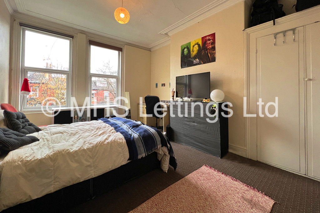 Photo of 9 Bedroom Mid Terraced House in 14 Ash Grove, Leeds, LS6 1AY