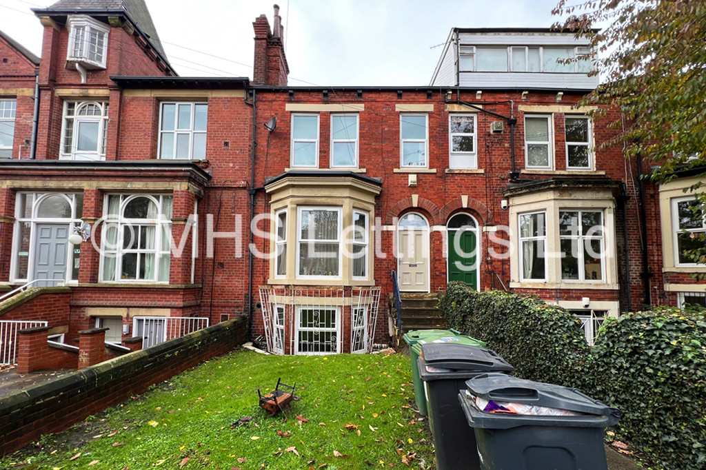 Photo of 9 Bedroom Mid Terraced House in 14 Ash Grove, Leeds, LS6 1AY
