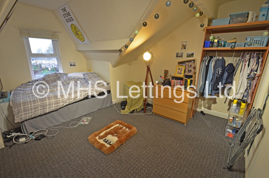 Photo of 7 Bedroom End Terraced House in 1 Richmond Mount, Leeds, LS6 1DG