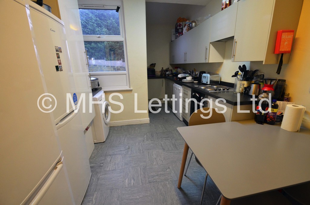 Photo of 7 Bedroom End Terraced House in 1 Richmond Mount, Leeds, LS6 1DG